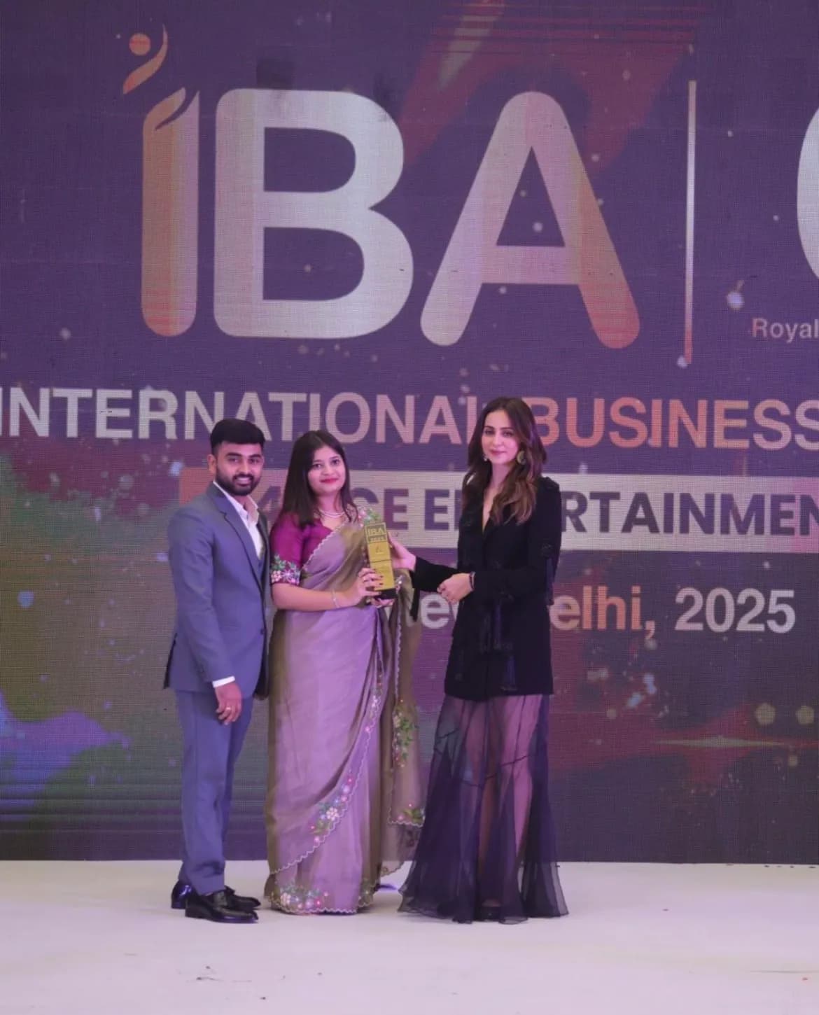 Prudentoe founders Dr. Vidushi Agarwal and Dr. Rohan Kotoju receiving the IBA International Business Award for Best Home Dental Care in India at New Delhi 2025