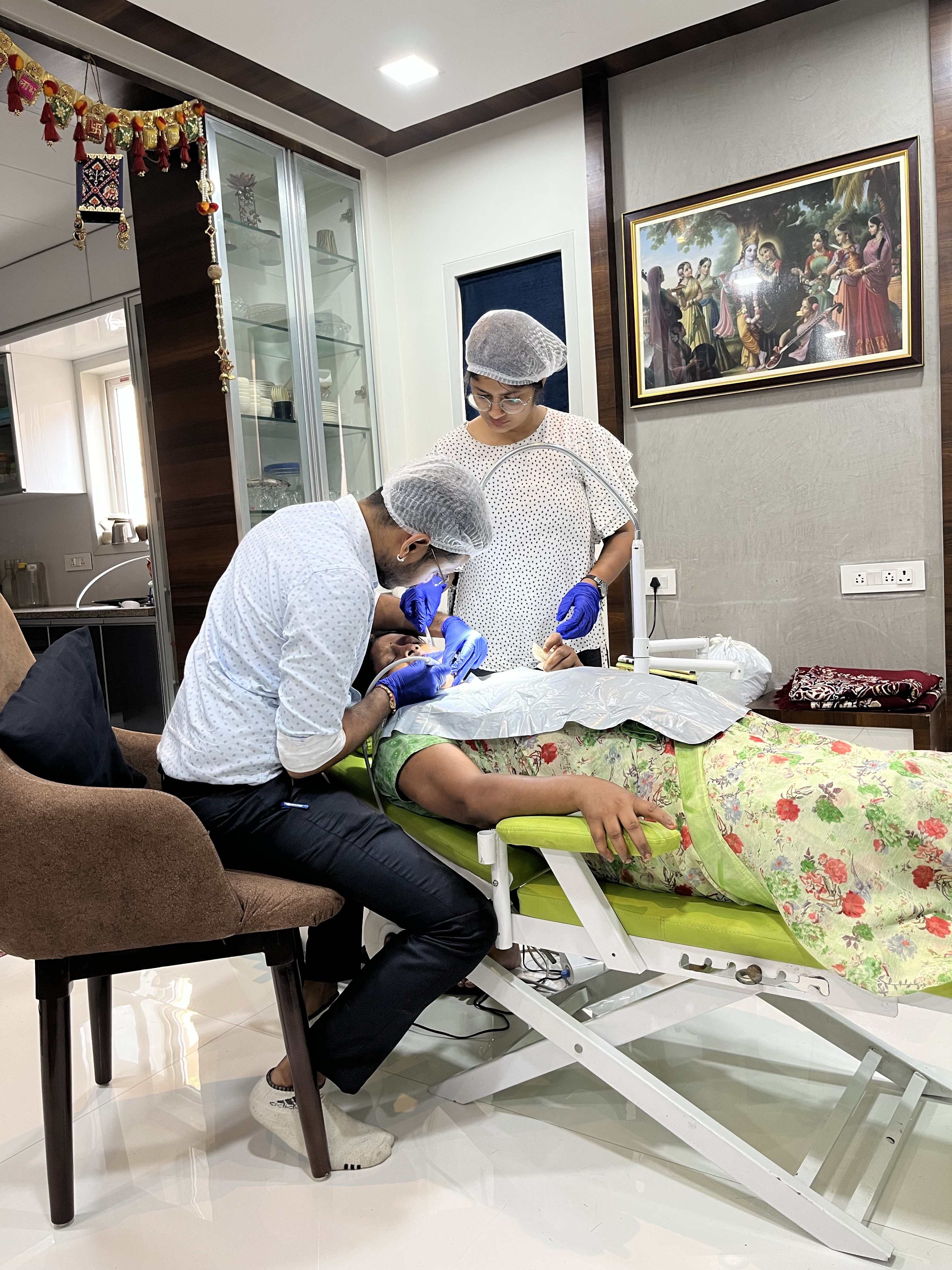 Prudentoe dental team delivering home dental treatment to a patient in Hyderabad